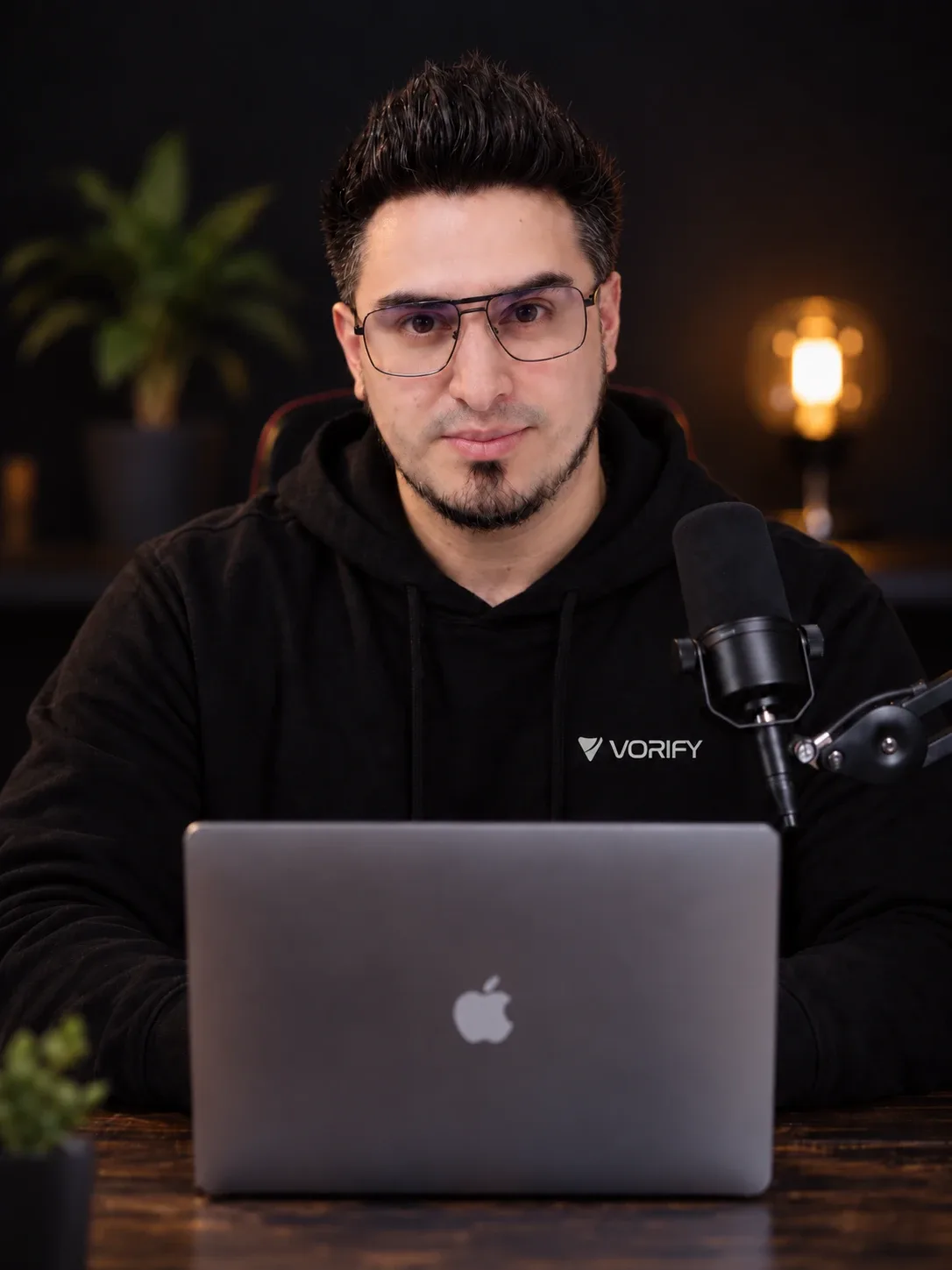 Luis Felipe Guarín González, director de vorify, en su escritorio.